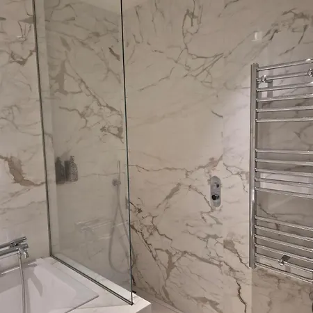 Elegant On A Quiet Street In Old Town Appartement Antibes
