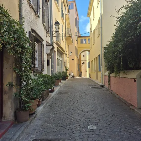 Elegant On A Quiet Street In Old Town