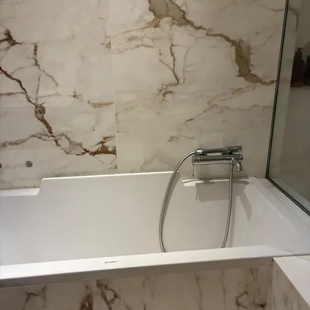 Appartement Elegant On A Quiet Street In Old Town Antibes