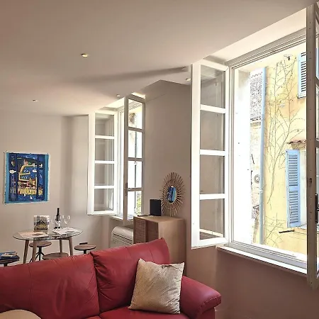 Appartement Elegant On A Quiet Street In Old Town